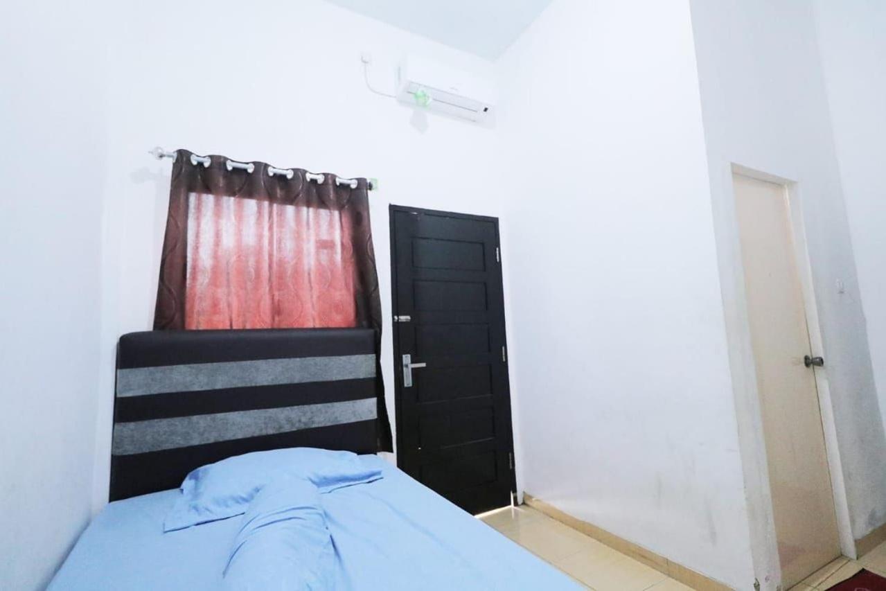 Spot On 93442 Widya Syariahnearbandara Sultan Syarif Kasim Ii Hotel Pekanbaru