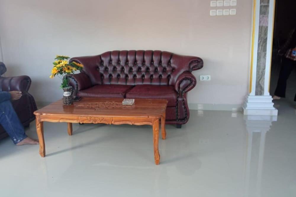 Hotel Spot On 93442 Widya Syariahnearbandara Sultan Syarif Kasim Ii Pekanbaru